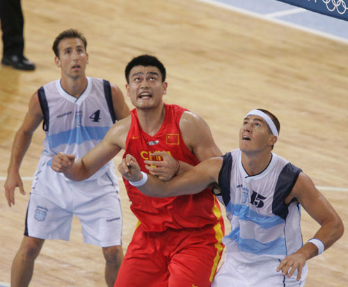 CBA广东男篮险胜辽宁男篮